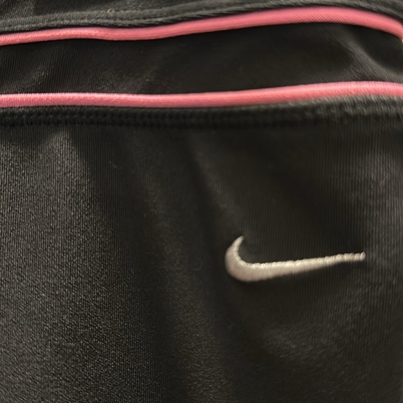 Nike Dri-Fit Size S Black Capris EUC - Picture 2 of 7